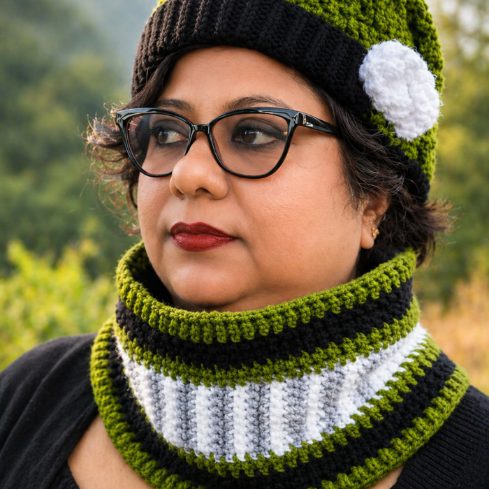Elizabeth White Rose Beanie & Neck Warmer Set